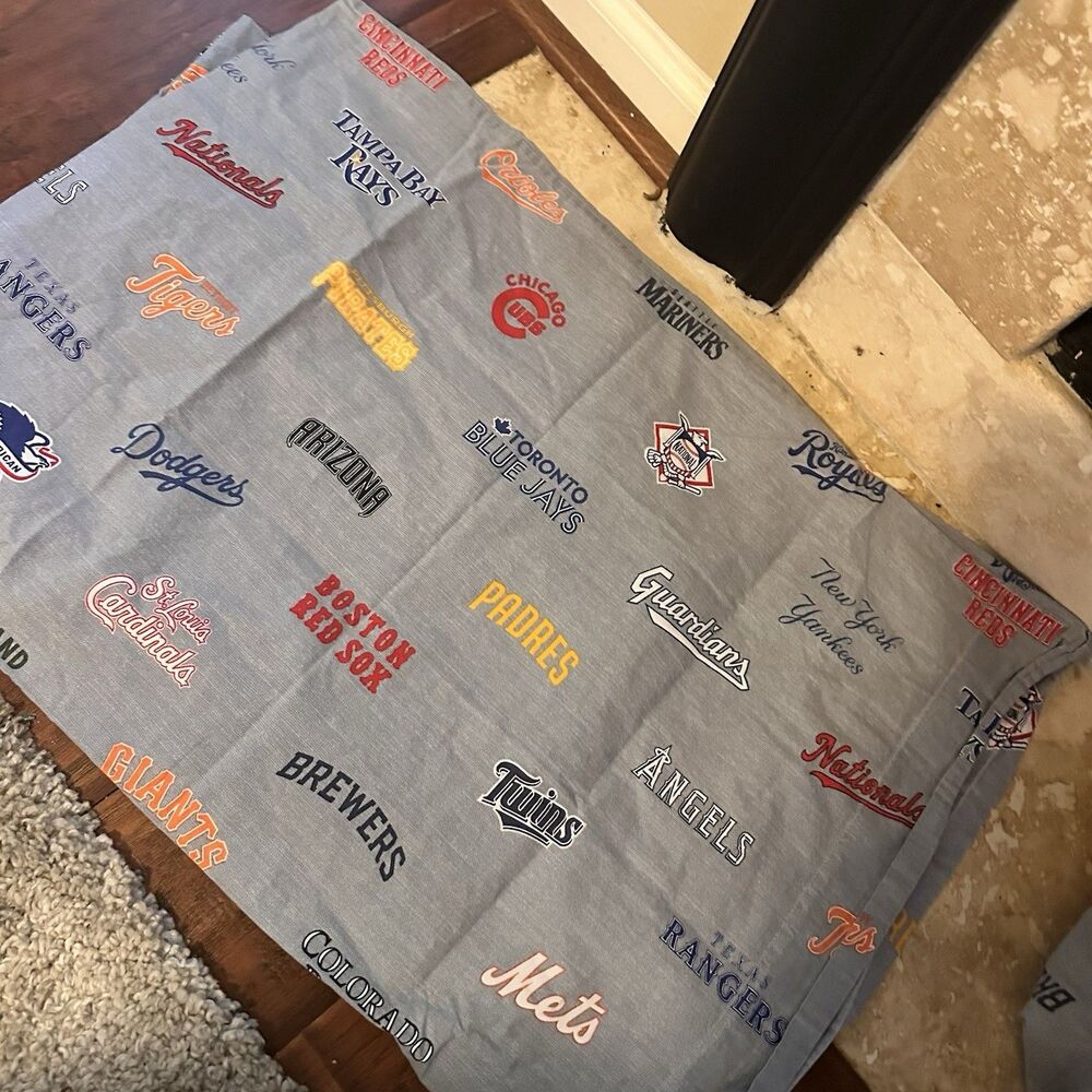 2 Pair Pottery Barn Teen National League Baseball Team Logos Pillowcases